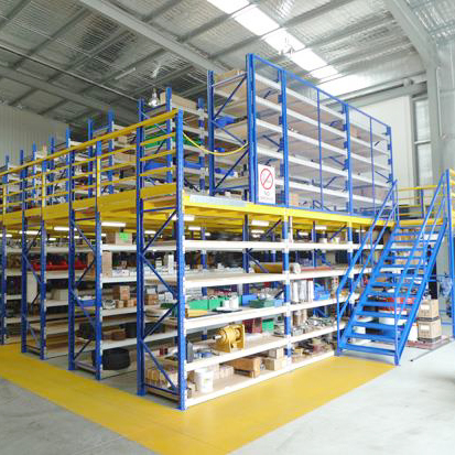 Système de rayonnage de mezzanine d'entrepôt